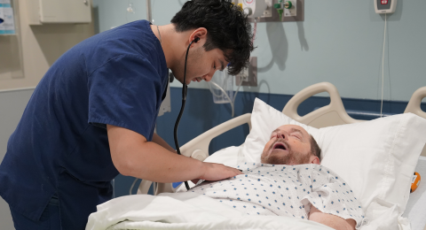 UNH nursing student participates in a simulation.