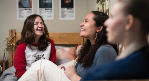 UNH students in dorm room