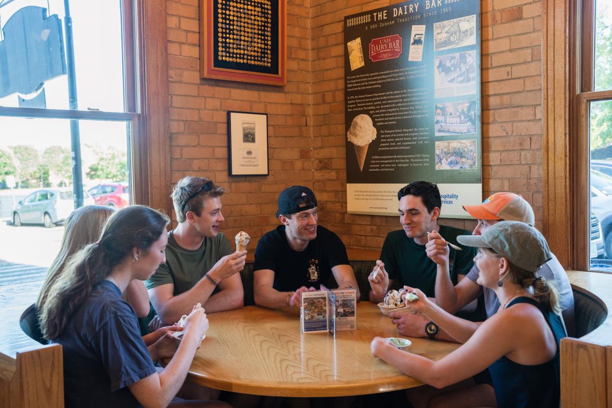 UNH students eating ice cream on campus 