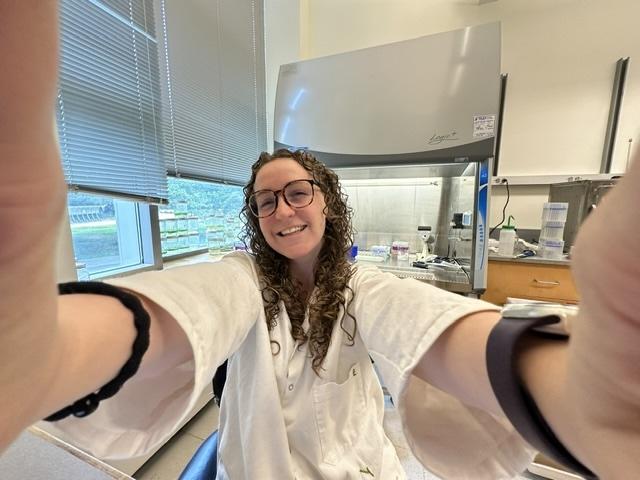 Emma in the lab