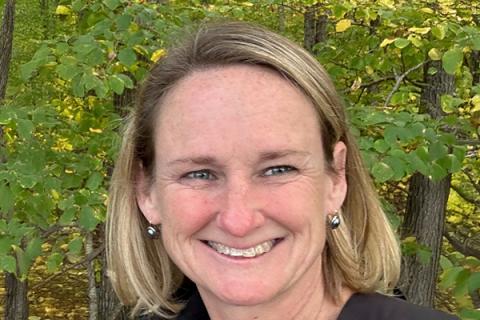Lisa Petry headshot